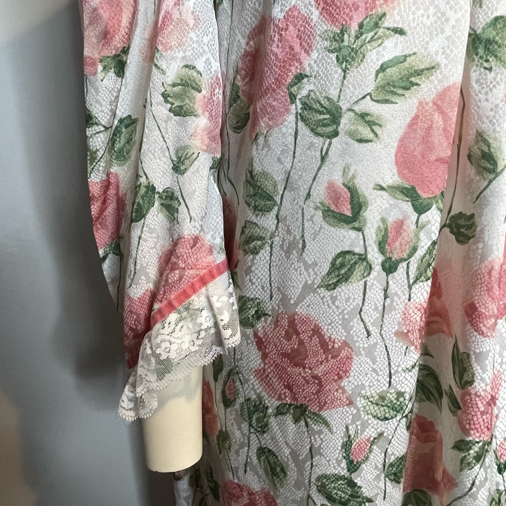 Floral Lace Yoke Long Women's Dress in Pink and White - Picture 8 of 14